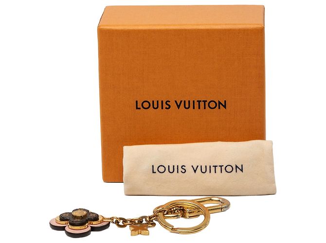 Louis Vuitton Gold Gold Plated Monogram Blooming Flowers Bag Charm and Key Holder D'oro - vista 4