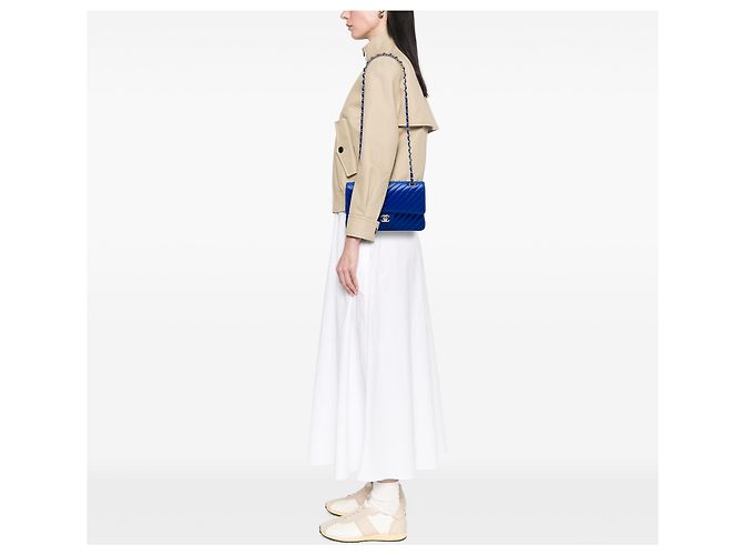 Chanel Blue Medium Classic Chevron Lambskin Double Flap - vista 5