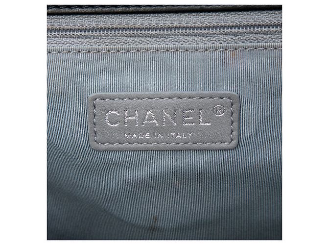 Chanel Black CC Patent Lipstick Ligne Flap Nero - vista 5