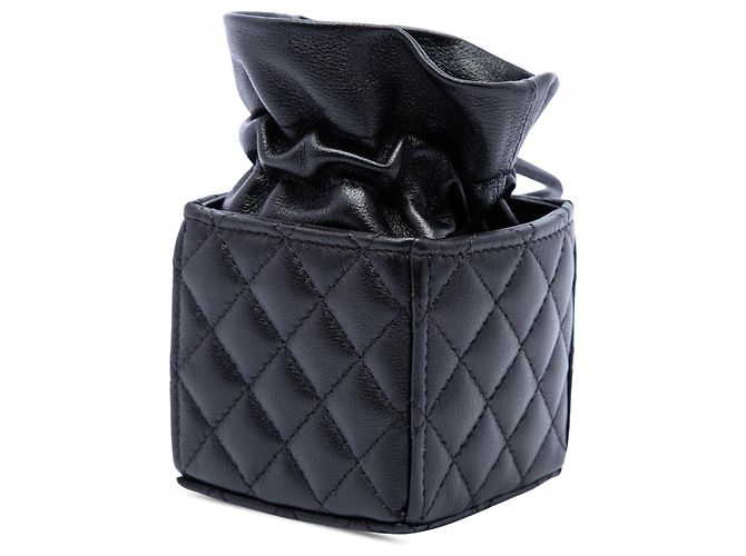 Borsa secchiello Chanel Mini in vitello matelassé nera con coulisse Nero - vista 2