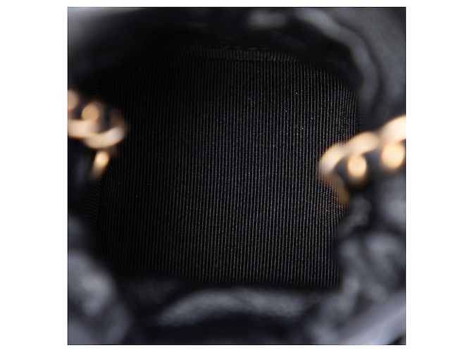 Borsa secchiello Chanel Mini in vitello matelassé nera con coulisse Nero - vista 4
