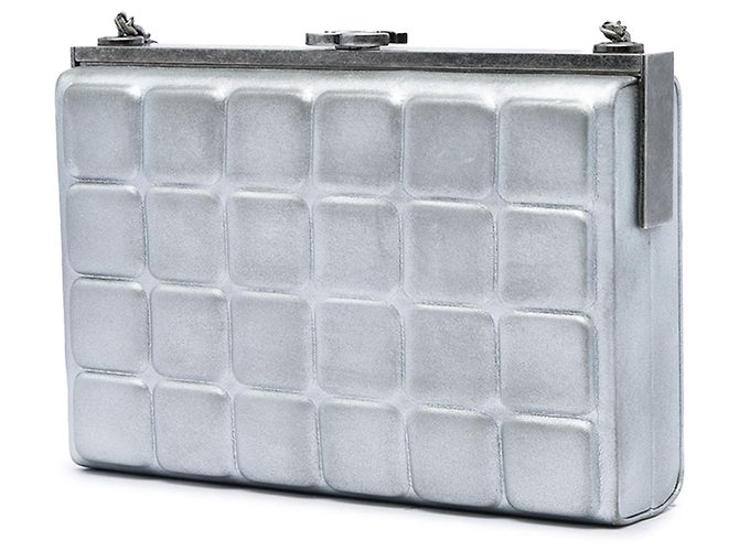 Chanel Silver Chocolate Bar Metallic Lambskin Frame Clutch mit Kette Silber - Ansicht 2