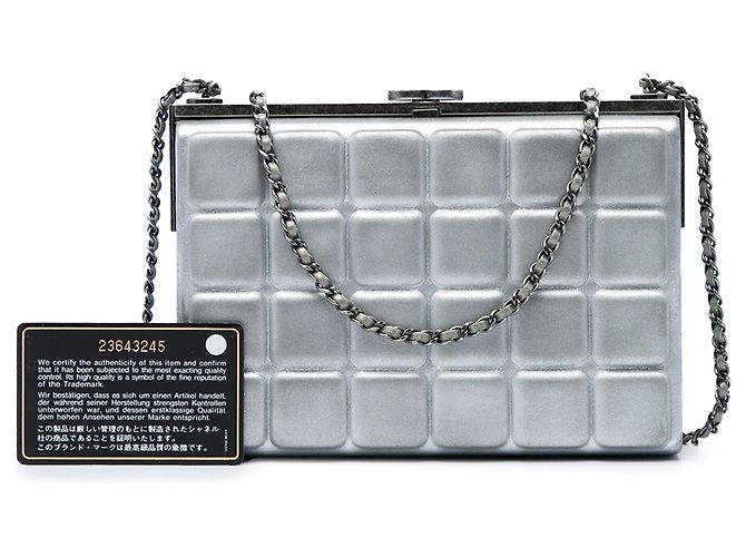 Chanel Silver Chocolate Bar Metallic Lambskin Frame Clutch mit Kette Silber - Ansicht 6