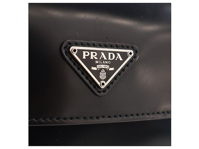 Borsa a spalla con patta Cleo in pelle Spazzolato nera Prada Nero - vista 6