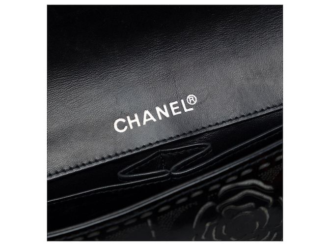 Chanel Black Laser Cut Camellia Patent East West Flap Nero - vista 5