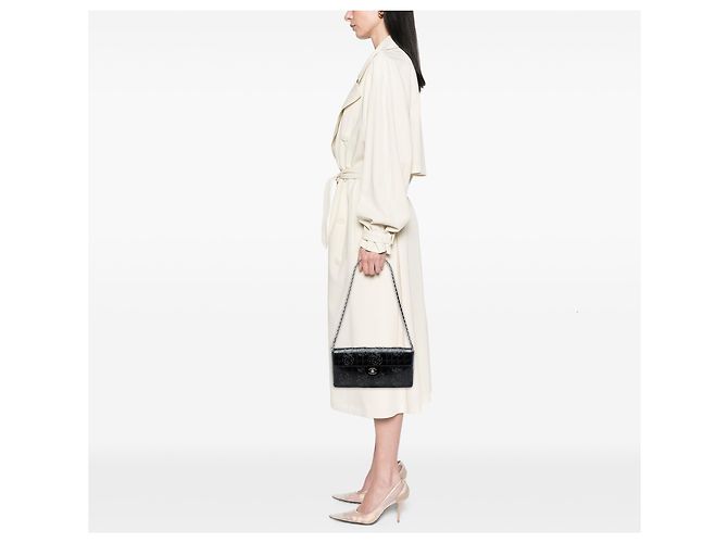 Chanel Black Laser Cut Camellia Patent East West Flap Nero - vista 6