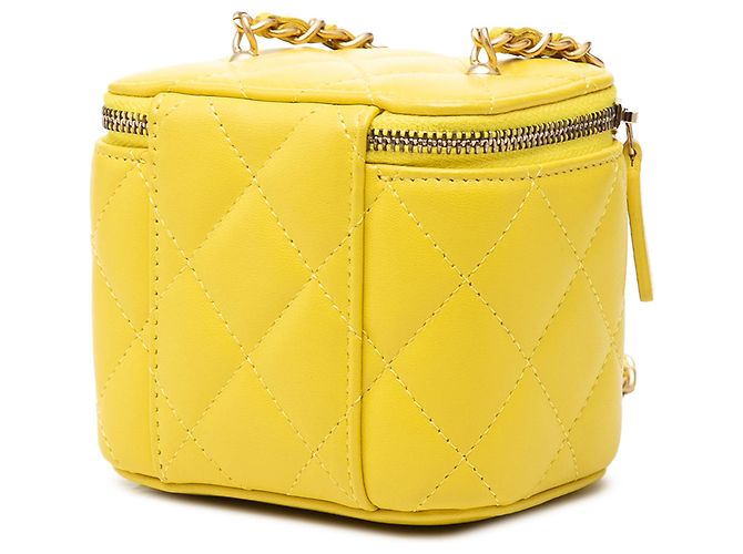 Mini Vanity Case Chanel Yellow CC Matelassé in Lambskin con Catena Giallo - vista 2