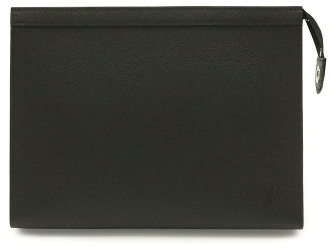 Louis Vuitton Taiga Pochette Voyage MM Clutch Bag Nero - vista 2