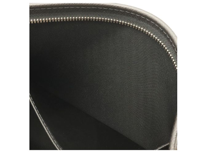 Louis Vuitton Taiga Pochette Voyage MM Clutch Bag Nero - vista 8