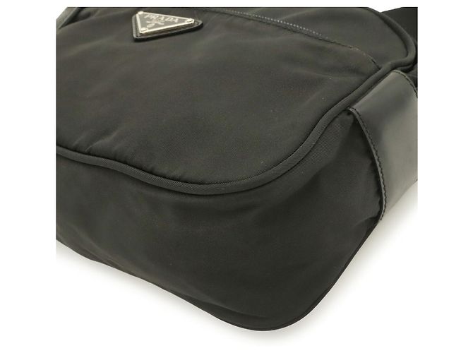 Prada Triangle Schultertasche in Black Schwarz - Ansicht 4