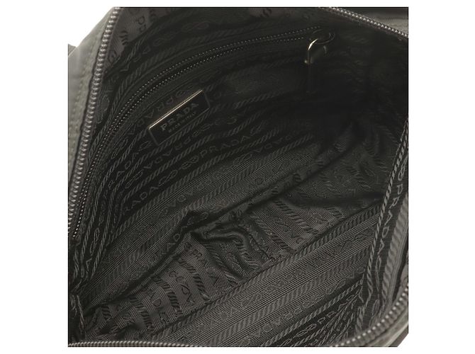 Prada Triangle Schultertasche in Black Schwarz - Ansicht 7