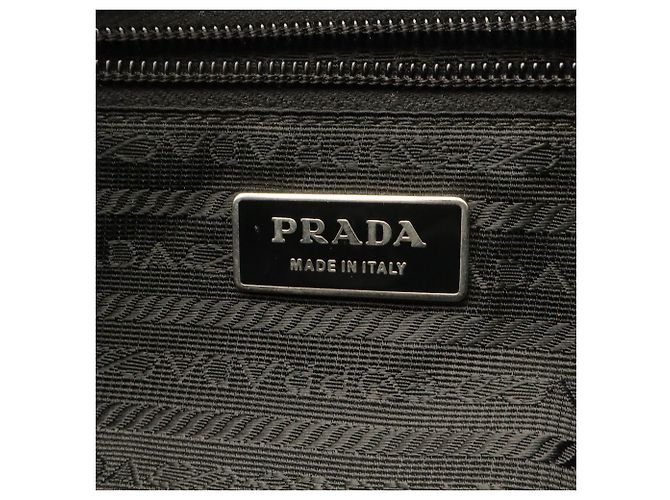 Prada Triangle Schultertasche in Black Schwarz - Ansicht 8