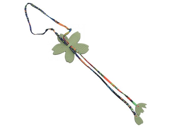 Hermès Accessorio Ciondolo Petit H Sakura Hermes Rosa Verde Verde chiaro - vista 2