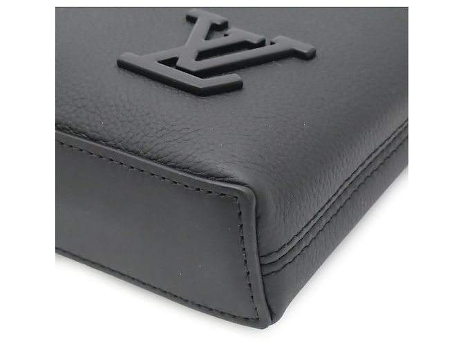 Bolso Louis Vuitton LV Aerogram Pochette en Noir Negro - vista 4