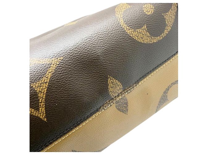 Borsa Tote Louis Vuitton Monogram Giant Reverse OnTheGo MM Marrone - vista 11