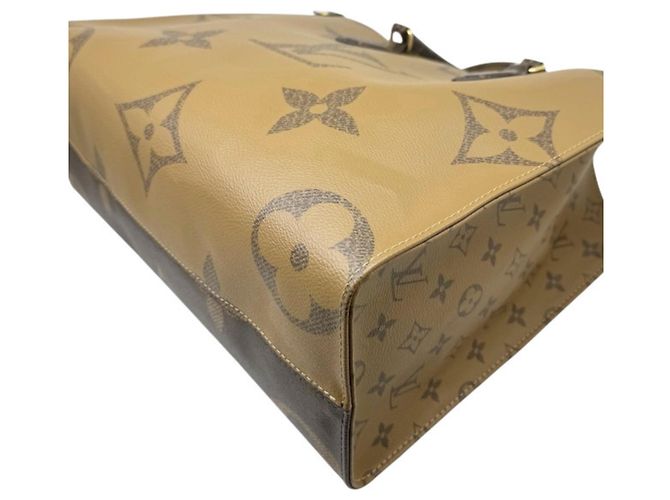Borsa Tote Louis Vuitton Monogram Giant Reverse OnTheGo MM Marrone - vista 5