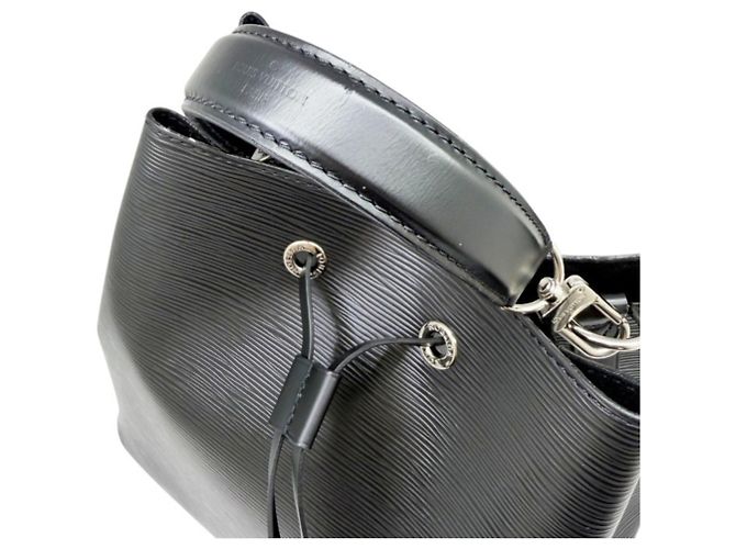 Néonoé Borsa a tracolla Louis Vuitton Epi NeoNoe Noir Black Nero - vista 9