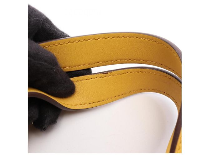 Hermès Hermes In the Loop 18 Sun Handtasche Gelb - Ansicht 8