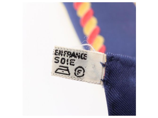 Hermès Foulard Hermes Carre 90 Grande Tenue Multicolore Blu navy - vista 4