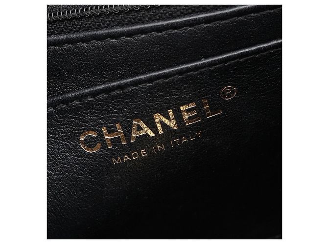 Borsa a tracolla Chanel Matelassé in pelle nera Nero - vista 4
