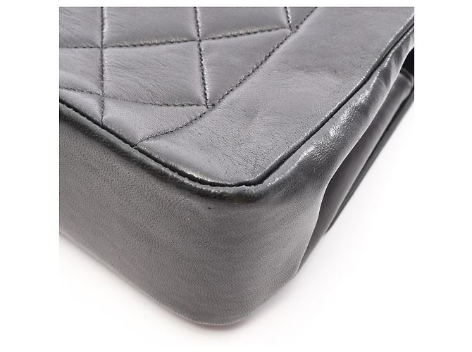 Borsa a tracolla Chanel Matelassé Diana Flap Nero - vista 13