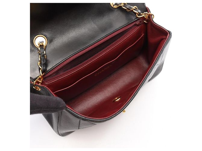 Borsa a tracolla Chanel Matelassé Diana Flap Nero - vista 3