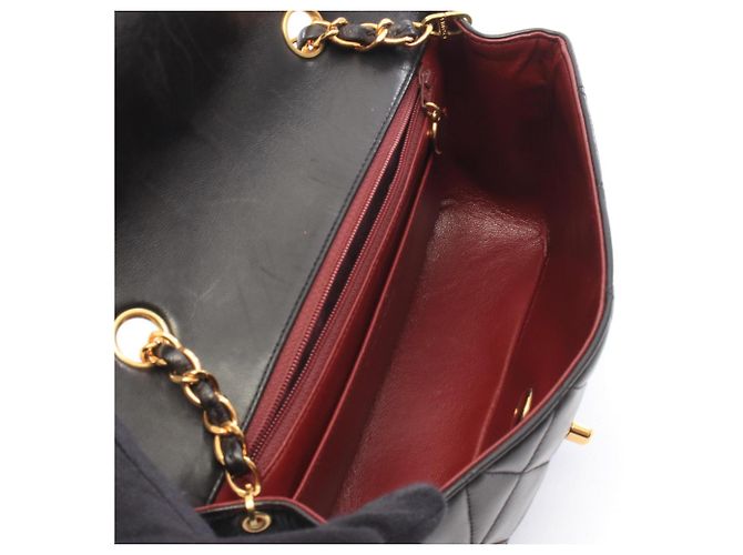 Borsa a tracolla Chanel Matelassé Diana Flap Nero - vista 3