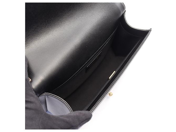 Borsa a tracolla Chanel Boy in nero - vista 3