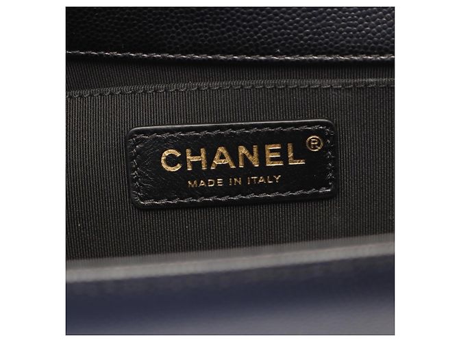 Borsa a tracolla Chanel Boy in nero - vista 4