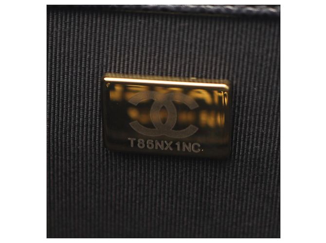 Borsa a tracolla Chanel Boy in nero - vista 5