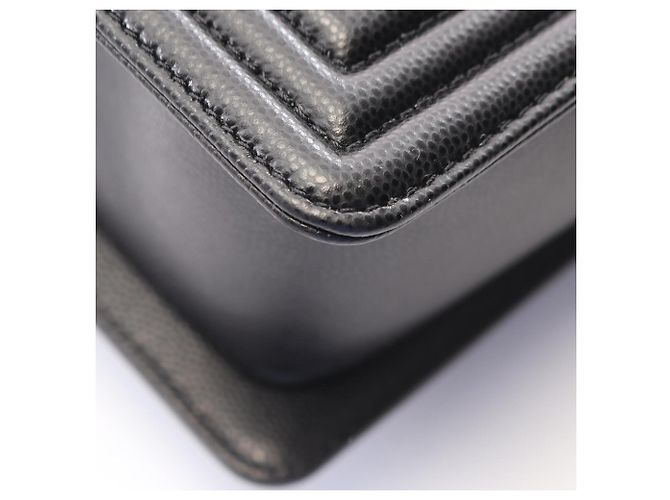 Borsa a tracolla Chanel Boy in nero - vista 7