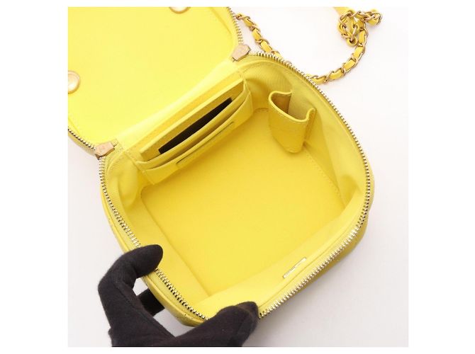 Borsa Chanel Matelassé in pelle d'agnello gialla Giallo - vista 3