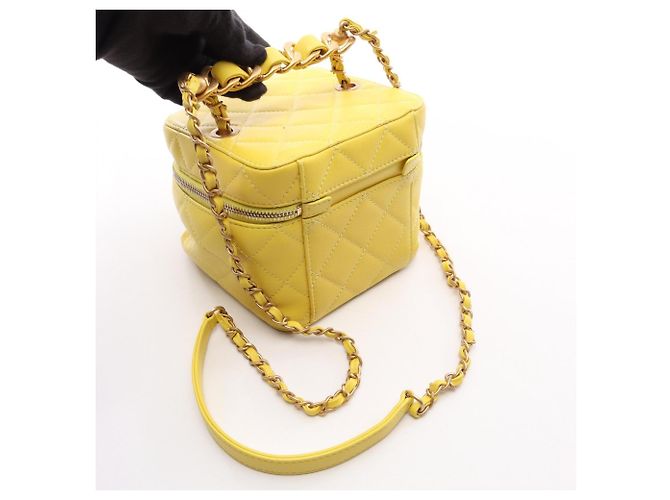 Borsa Chanel Matelassé in pelle d'agnello gialla Giallo - vista 8