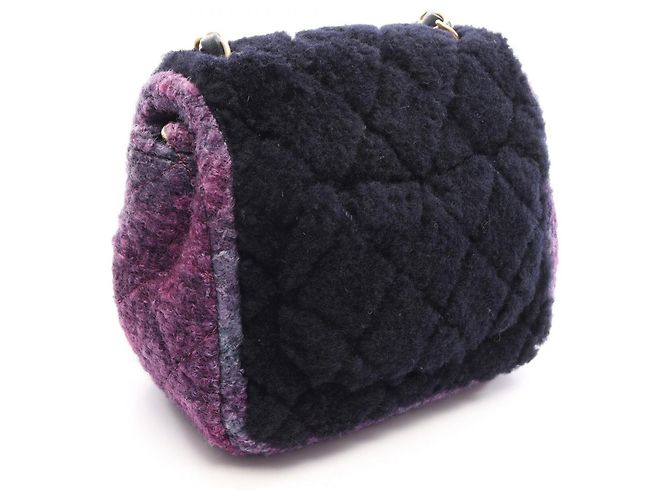 Borsa a tracolla Chanel Mini Matelassé Porpora Blu navy - vista 2