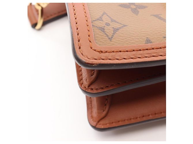 Borsa a tracolla Louis Vuitton Dauphine Mini Monogram Reverse Marrone Beige - vista 6
