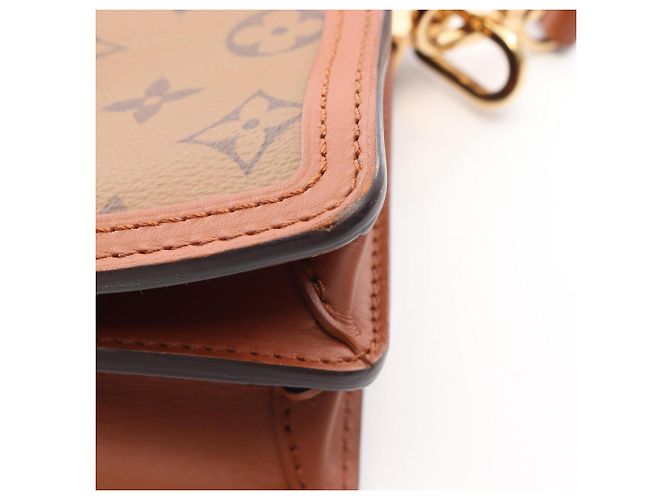 Borsa a tracolla Louis Vuitton Dauphine Mini Monogram Reverse Marrone Beige - vista 7