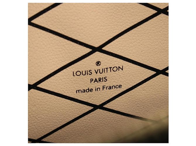 Clutch Trunk Louis Vuitton in pelle Epi nera Nero - vista 4