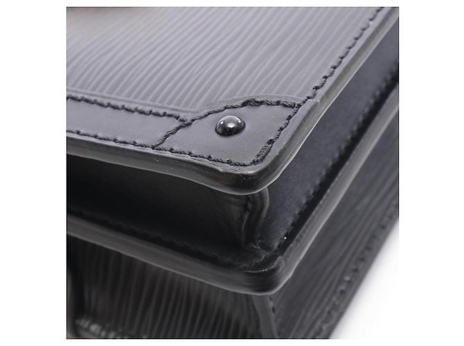 Clutch Trunk Louis Vuitton in pelle Epi nera Nero - vista 5