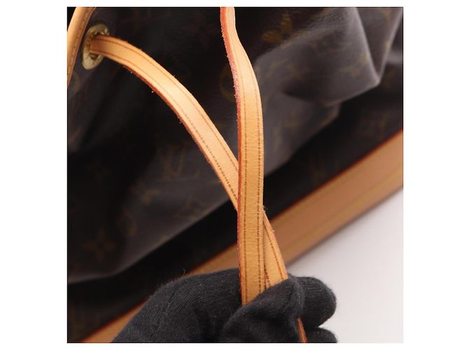 Borsa a tracolla Louis Vuitton Noe Marrone - vista 10