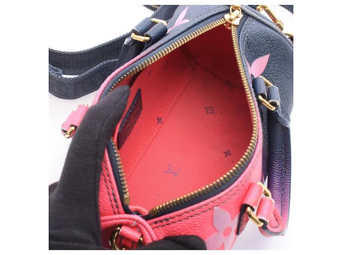 Borsa 2-Way Louis Vuitton Papillon BB Monogram Giant Midnight Fuchsia Rosa Porpora Blu navy - vista 3