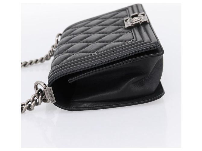 Chanel Boy Flap in vitello matelassé con dettaglio micro catena Old Medium Nero - vista 3