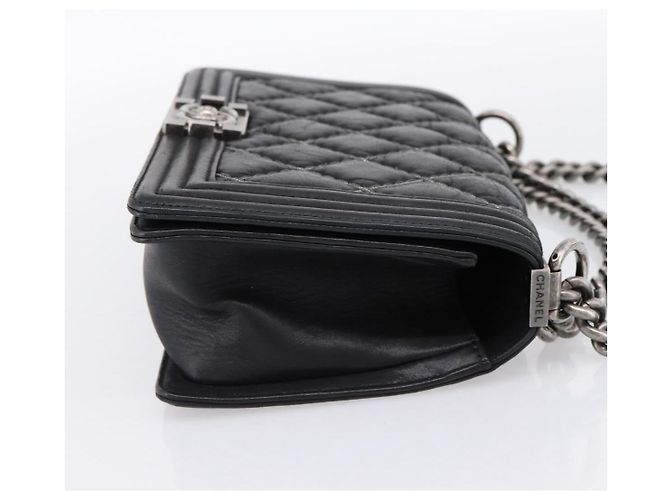 Chanel Boy Flap in vitello matelassé con dettaglio micro catena Old Medium Nero - vista 4