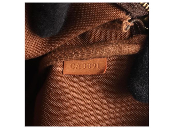 Louis Vuitton Pochette Accessoires Monogram Handbag Marron - vue 5