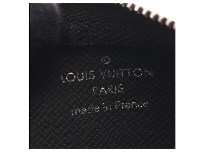Louis Vuitton Pochette Clé Monogram Eclipse Reverse Wallet Castaño Negro - vista 4