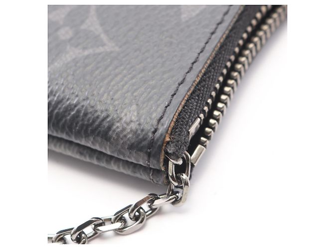 Louis Vuitton Pochette Clé Monogram Eclipse Reverse Wallet Castaño Negro - vista 8
