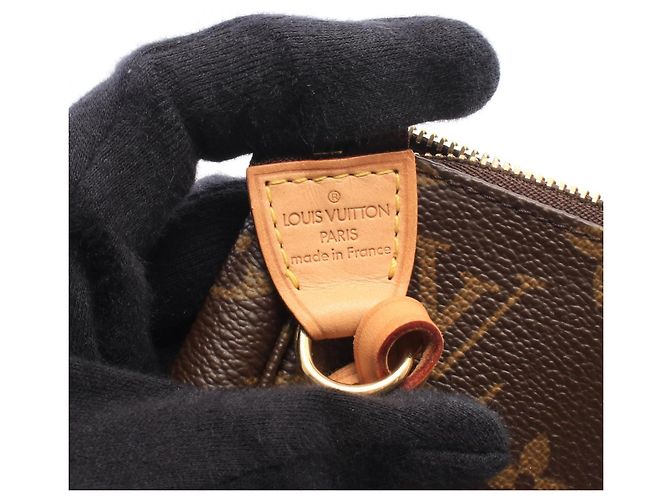 Louis Vuitton Pochette Accessoires Monogram Handbag Marrone - vista 4