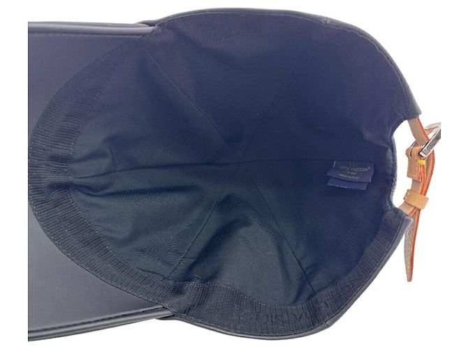 Cappello Louis Vuitton Monogram Shadow Nero - vista 9