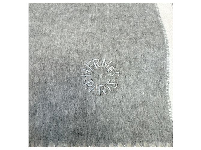 Stola in cashmere double-face Hermès Marrone Bianco - vista 5