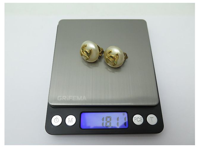 ORECCHINI VINTAGE CHANEL A POMPOLLO PERLE LOGO CC CASTELLANE 1989 EARRINGS D'oro - vista 6