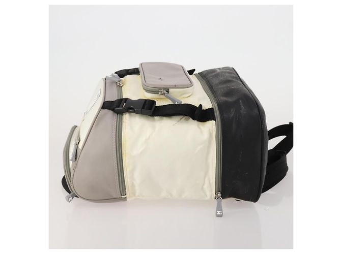 CHANEL Sports Line Backpack White Gray CC - vista 4